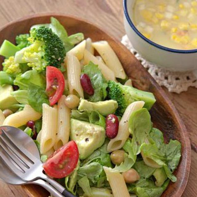 【ダイソーキッチングッズ】便利グッズを活用して日々の料理にゆとりを・ペンネサラダランチ