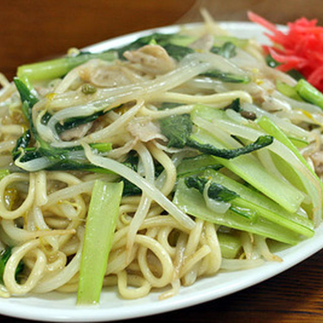 今日の昼は「煮込み焼きそば」