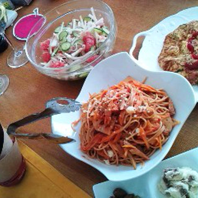 冷蔵庫とカラダのお掃除に！全粒粉パスタと根菜たっぷりソース、隠し味は焼酎♪