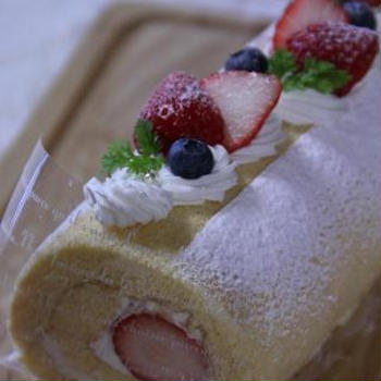 苺のロールケーキ