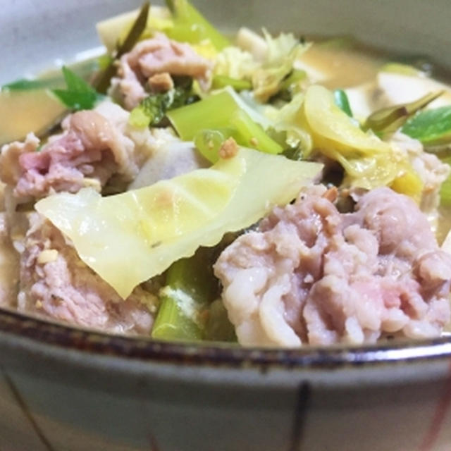 しゃぶしゃぶ用の豚肉で具だくさん味噌汁♪