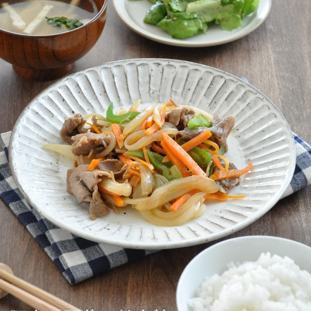 安定の節約食材の組み合わせ「豚肉と野菜の甘辛炒め」献立