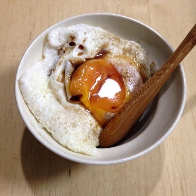 目玉焼き乗っけご飯
