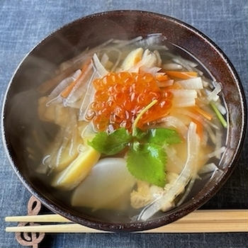 お雑煮＆お煮しめの残りでのっぺい汁うどん＆白菜の切り漬け