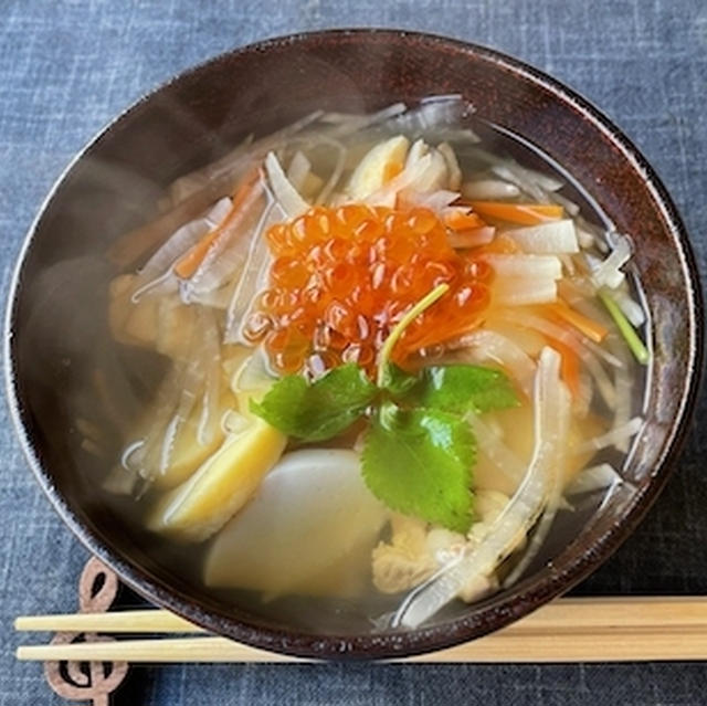 お雑煮＆お煮しめの残りでのっぺい汁うどん＆白菜の切り漬け