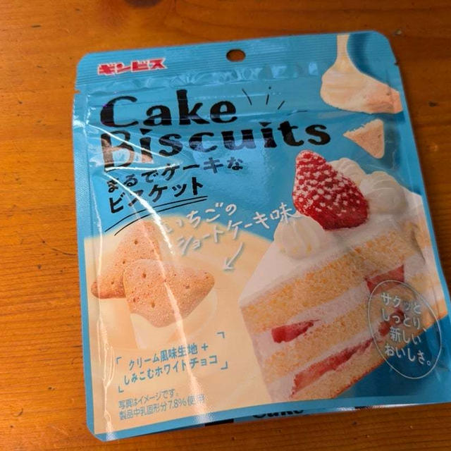 ギンビス　CaKe　Biscuits　まるでケーキなビスケット　いちごのショートケーキ味