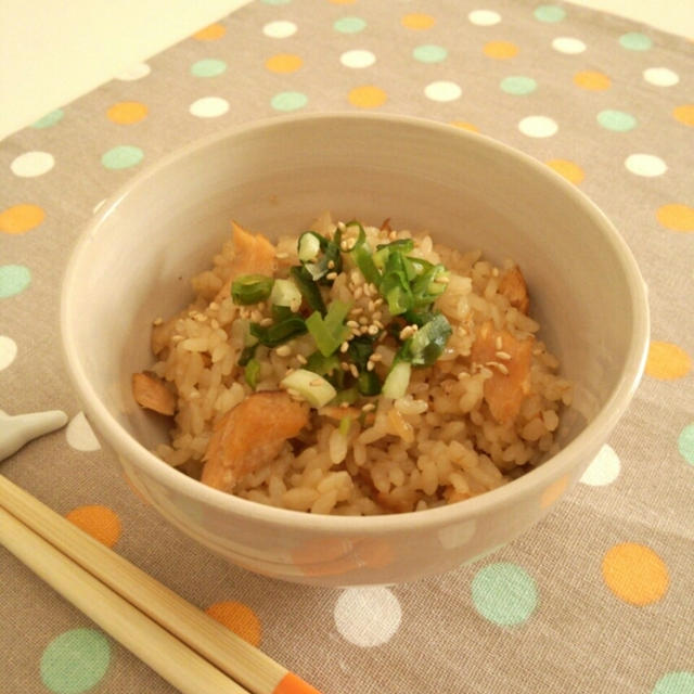 ごま油が食欲そそる！鮭ごはん(._.)φ