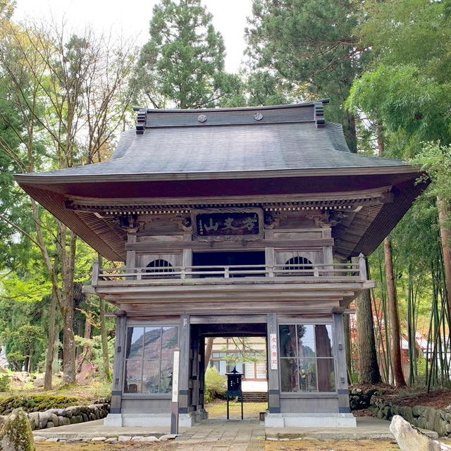石川雲蝶さんの仁王像　新潟県　南魚沼にあります