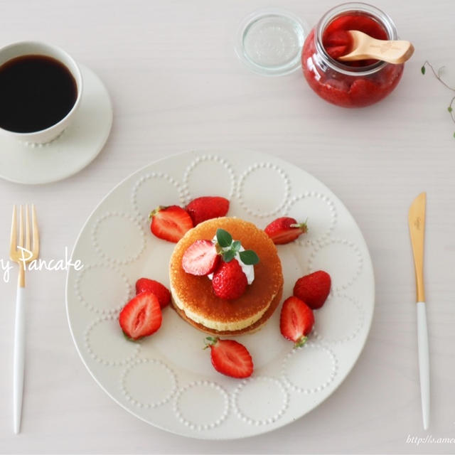 <セリアの型使用>卵1個deふわふわ♪厚焼きスフレパンケーキ♡