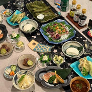 たけのこご飯と鰹のたたきとか、作りすぎてテーブルいっぱいの夜ごはん