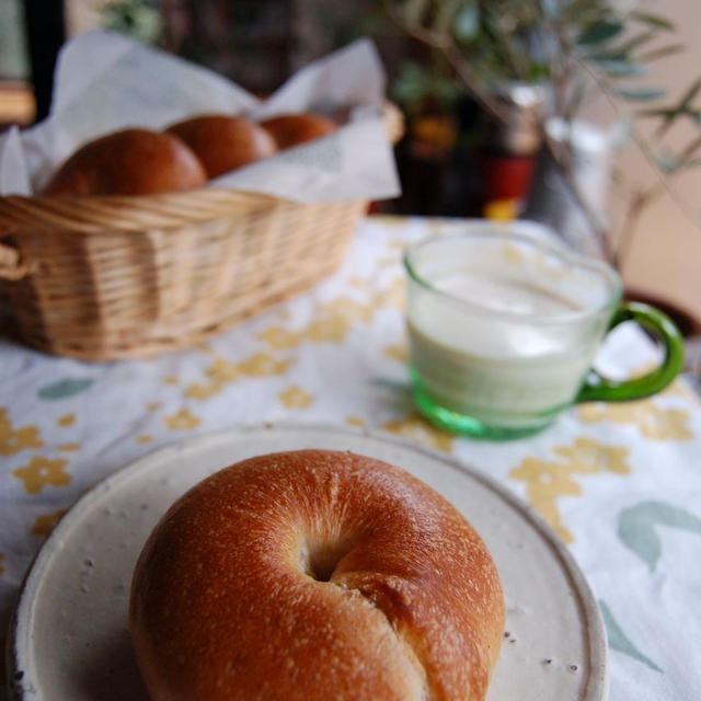 苺酵母ベーグルとほうじ茶チャイ