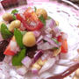 全部入れて混ぜるだけでもう美味しい♪　紫玉ねぎとトマトとお豆のマリネサラダ