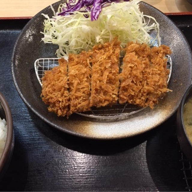 とんかつ松乃家で500円とんかつ定食を食べました^_−☆