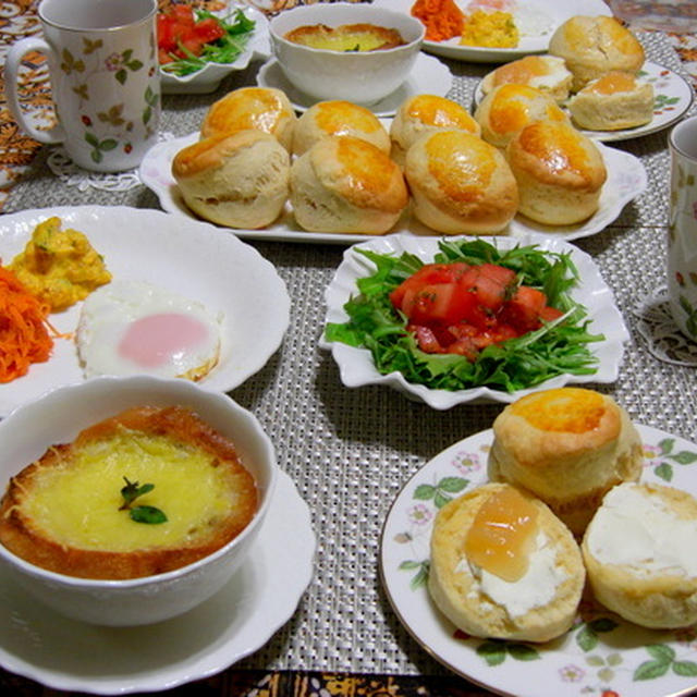 「スコーンで朝食」
