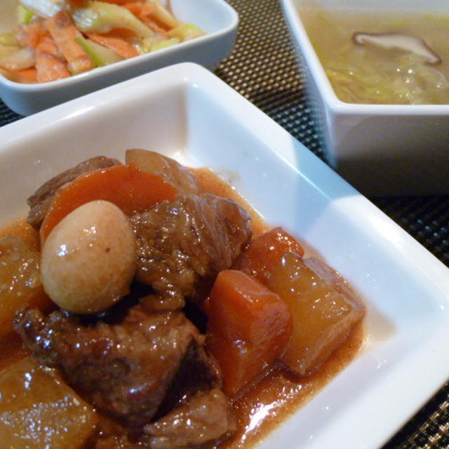 牛肉のオイスターソース煮込みとセロリ・ニンジンの即席みそ漬けの献立　夕ご飯