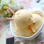 簡単【濃厚アイスクリーム】レシピと　その奥に写っているジャマールカズラの香水瓶