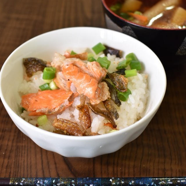 無駄なく使いきり♪鮭のあらで炊き込みご飯