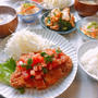 夏にぴったりな豚カツ♪トマトと大葉のさっぱり食べるソースをたっぷりのせて
