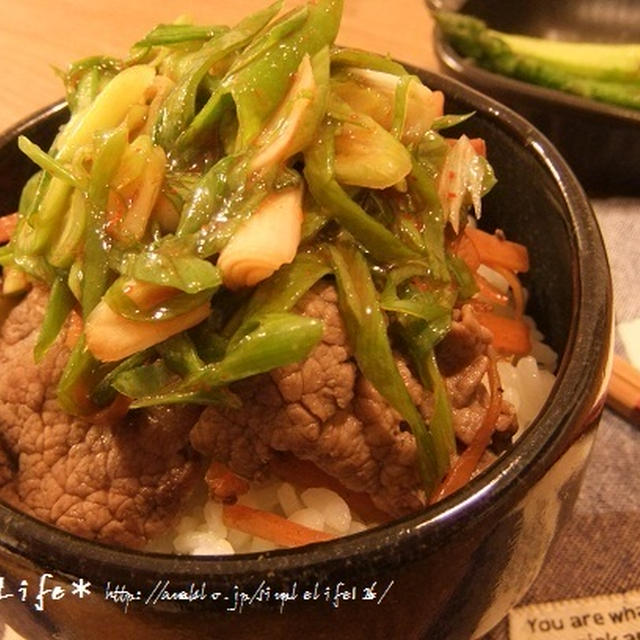 止まらなーい！ねぎキムチ丼☆ほんの少しのお肉で