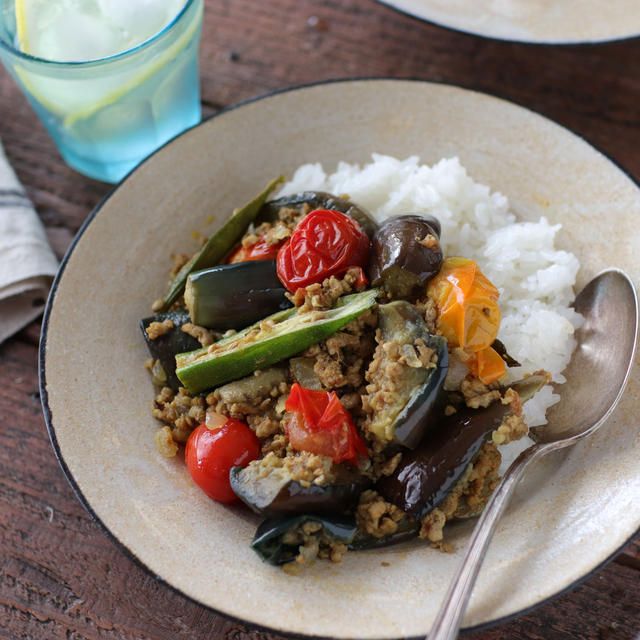 夏野菜で暑い夏を乗り切る！野菜を食べるドライカレー