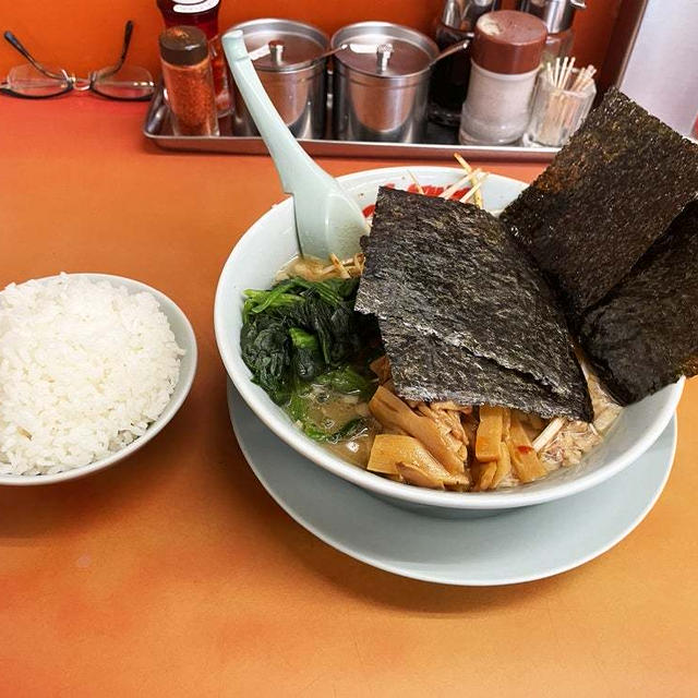 醤油ピリ辛ネギラーメン背脂変更多めを啜る 〜メンマ・ほうれん草海苔5枚・半ライス・山岡家〜