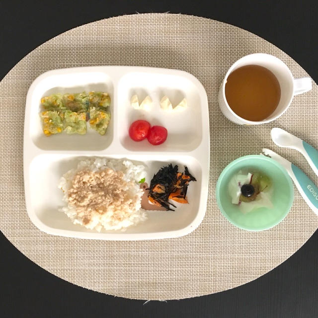 【離乳食完了期】鶏そぼろ丼と簡単レンチンおかず