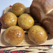 餅入り抹茶パンと全粒粉山食