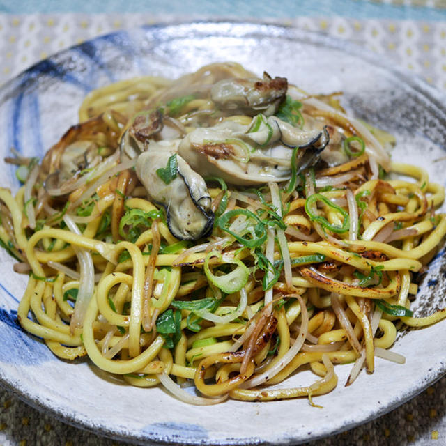 牡蠣だし醤油で味付け「牡蠣焼きそば」