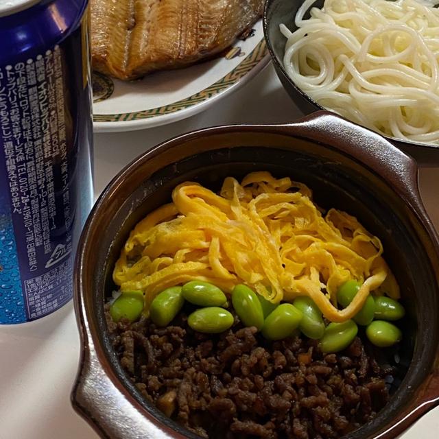 夜ご飯は、そぼろ丼と、、、