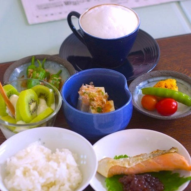 「小鉢大好き」的な朝ごはん♪常備菜を５分で盛り付けます