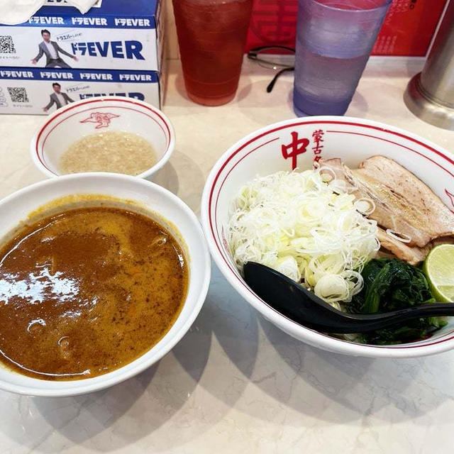 スペつけ極麺を啜る 〜背脂・チャーシュー2枚・ネギ・ほうれん草・サウ〜