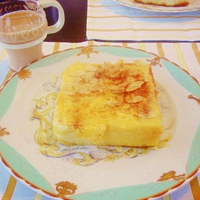 フレンチトーストとカフェオレ