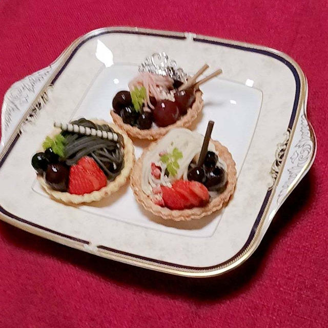 黒ごまあんとフルーツのタルト