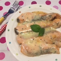 十勝贅沢スライスチーズde鮭のバジルチーズ焼き