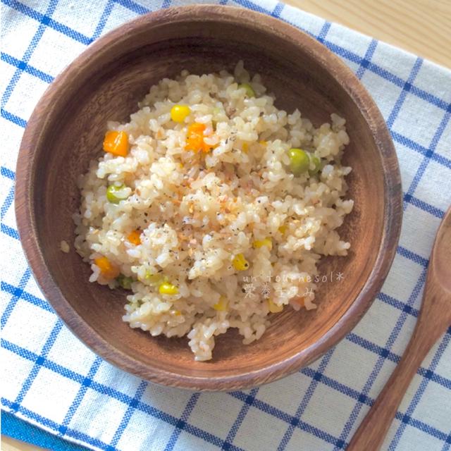 玄米食べて便秘解消‼︎炊飯器で作る玄米のガーリックライス♡レシピ