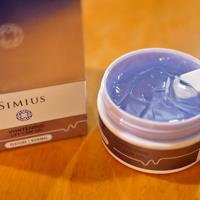 SIMIUS 薬用ホワイトニングリフトケアジェル