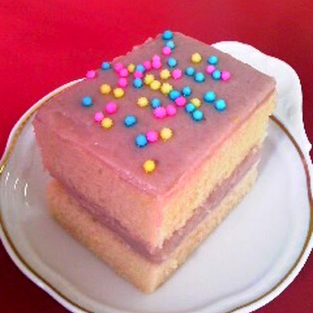 ピンク＆ホワイトのふわふわ米粉ショートケーキ（小麦・卵・乳・ナッツ不使用）