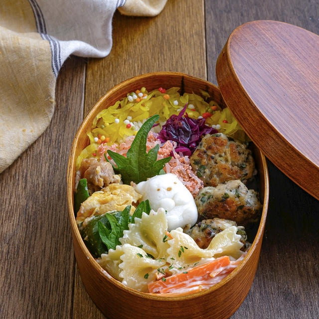 赤しそフリカケ入り紫蘇つくねがメイン！女子中学生のお弁当