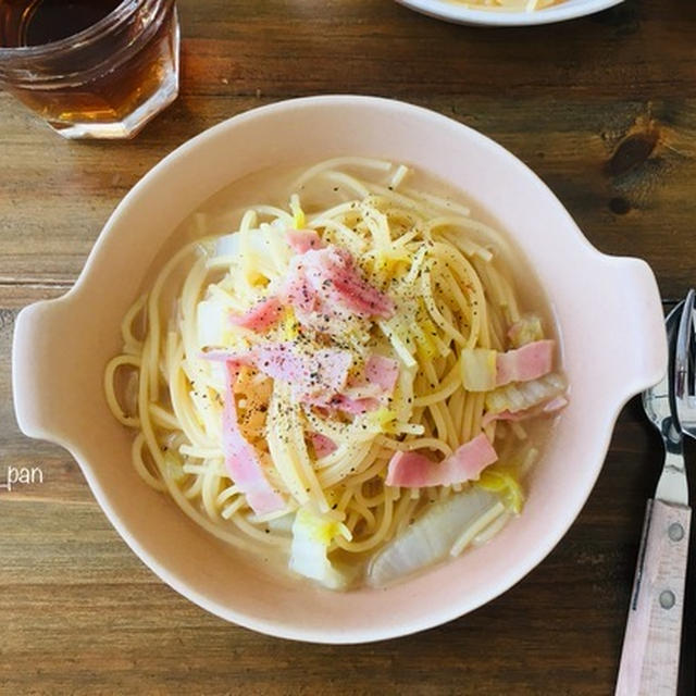 フライパン1つで簡単！白菜とベーコンのつゆだくパスタ。