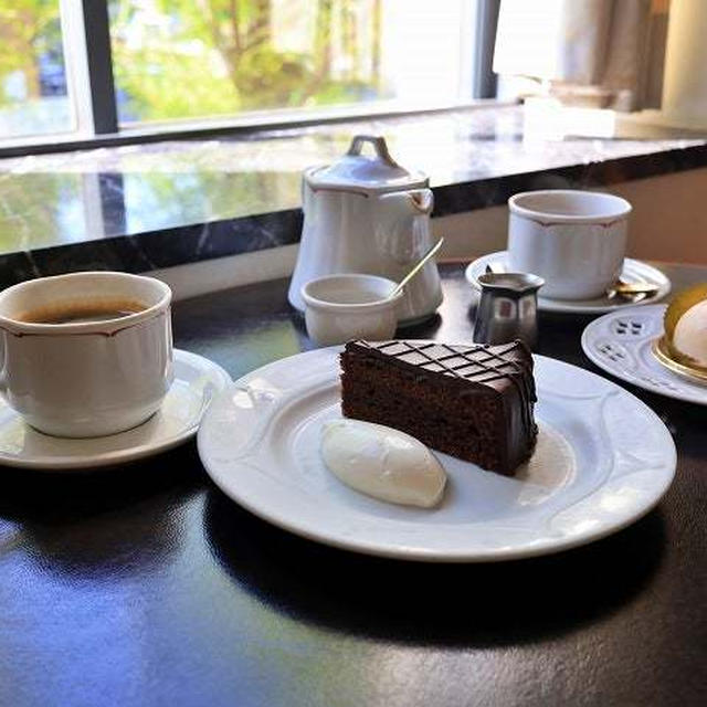 クラシカルな歴史的建築と本格スイーツ♪横浜「カフェドラプレス」で過ごす上質なひととき