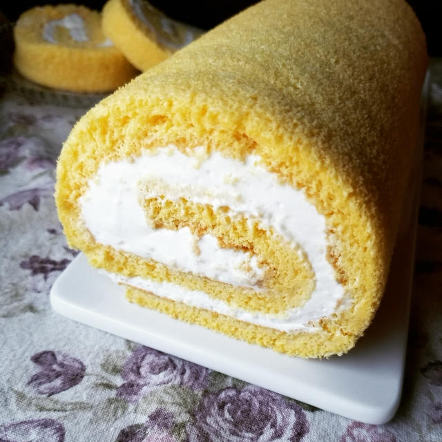 米粉でフワッフワ♪シンプルなロールケーキ