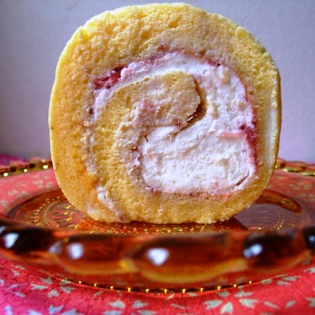 苺のロールケーキ。
