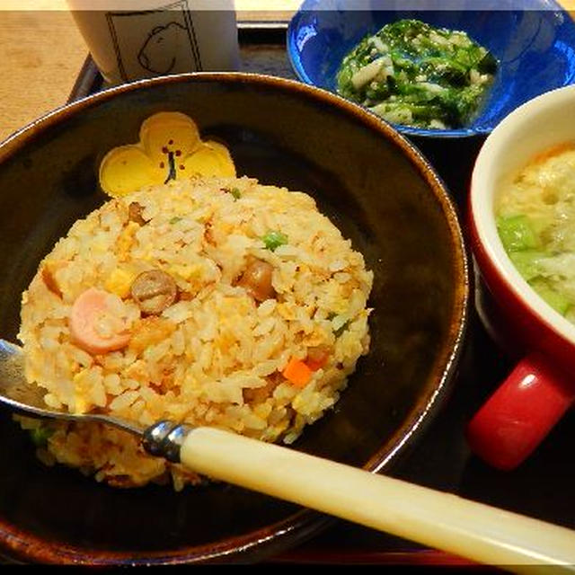 オーソドックスな焼き飯と野菜スープ