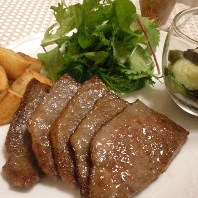 ♪焼肉・きゅうりとわかめの酢の物・おつまみスティック♪
