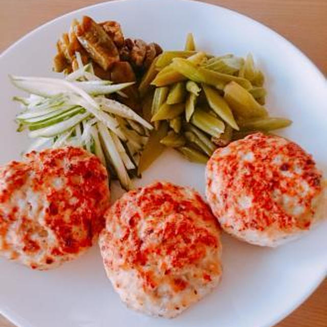 レモンペパー鶏ハンバーグ♪アーモンドミニ食パン♪