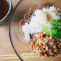 暑い日のおろし納豆そば。