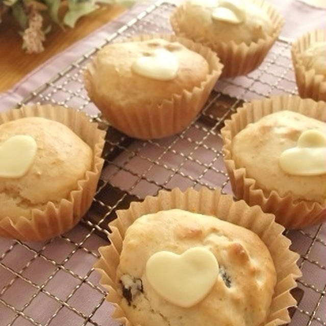 チーズのワンポイント♪レーズンたっぷりカップケーキ