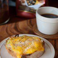 休日の朝ごはんに。九条ねぎの味噌チーズトースト