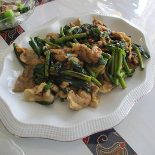 豚もも肉とニンニクの芽の焼肉のたれ炒め★★★