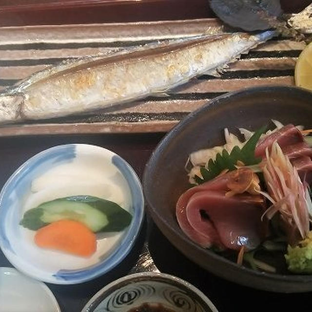 新秋刀魚の塩焼きとカツオの刺身　天ぷら&amp;刺身定食　旬の魚の粗煮